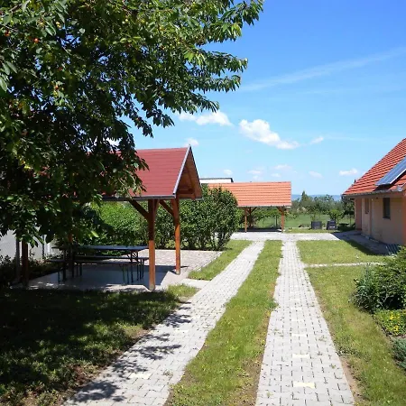 Three-bedroom Holiday In I Nyaraló