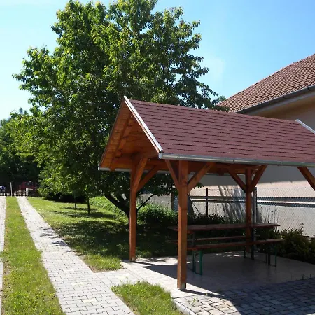 Three-bedroom Holiday In I Nyaraló *
