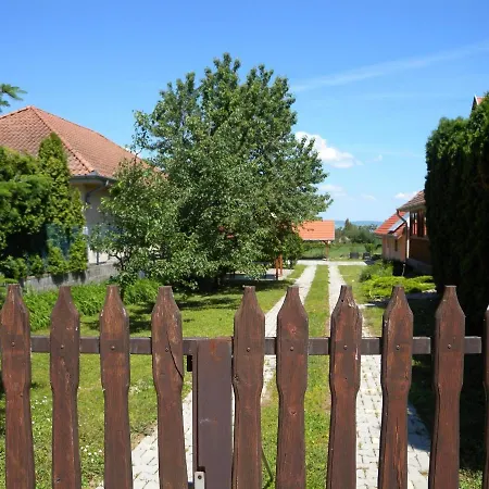 Three-bedroom Holiday In I Zamárdi