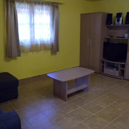 Three-bedroom Holiday In I Nyaraló *