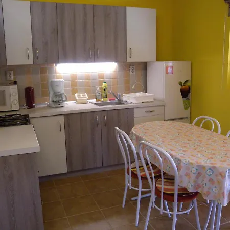 Three-bedroom Holiday In I *
