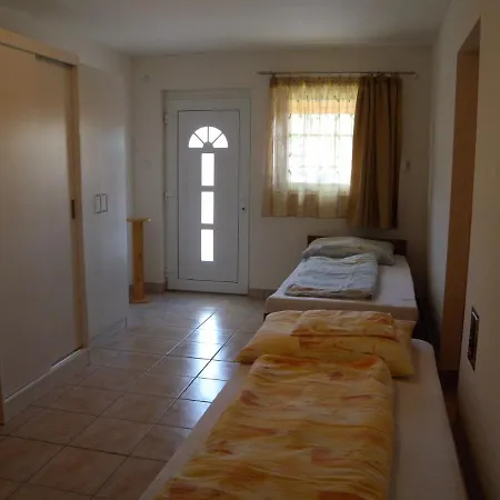 Three-bedroom Holiday In I Nyaraló *